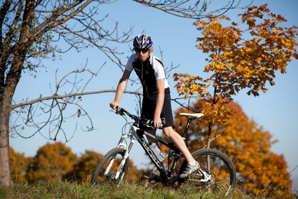 Ein paar Tricks üben mit dem MTB.